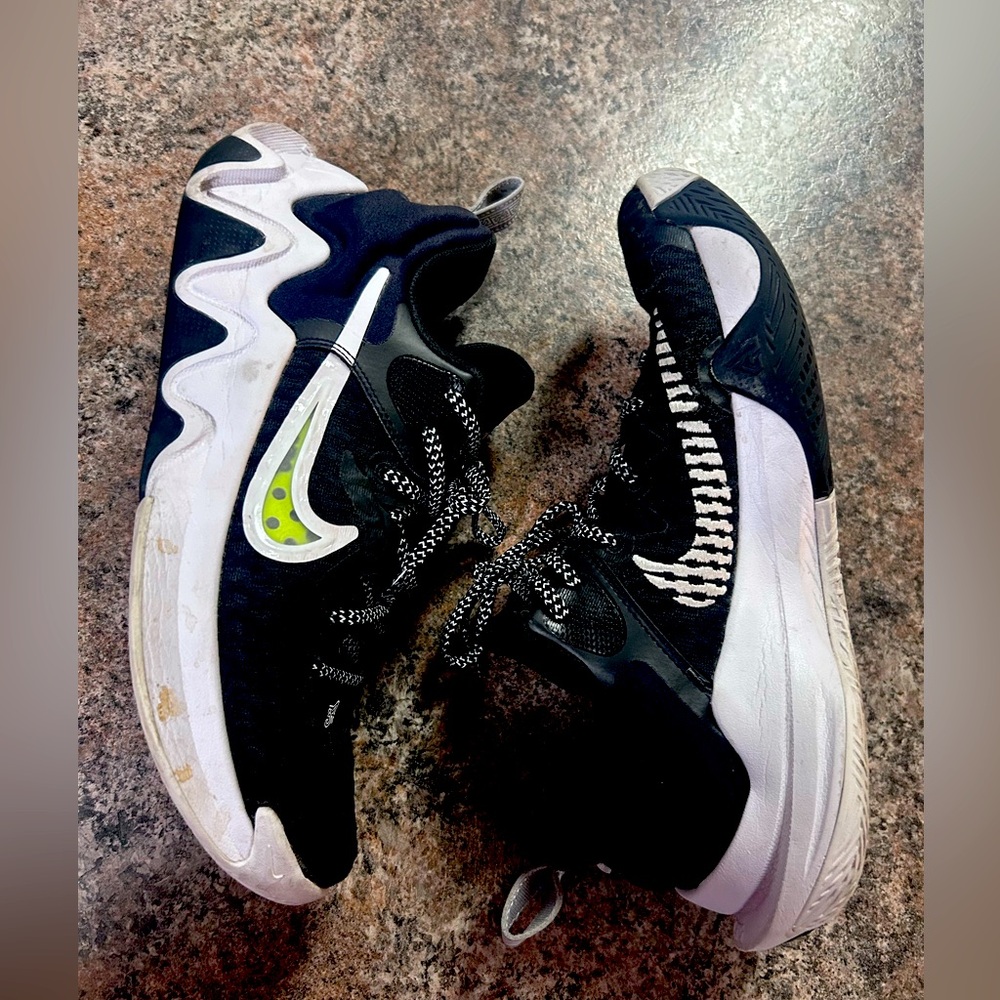Nike Black and White Men's Shoes